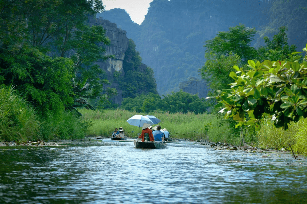 The caves in Trang An are often associated with ancient legends that have been passed down through generations (Source: Pexels)